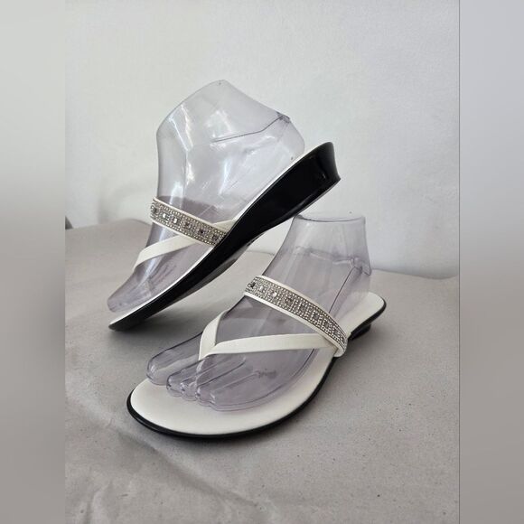Toscanella White Gemstone Thong Sandals Rhinestone Italian Vacation Beach 7.5 - Picture 1 of 7